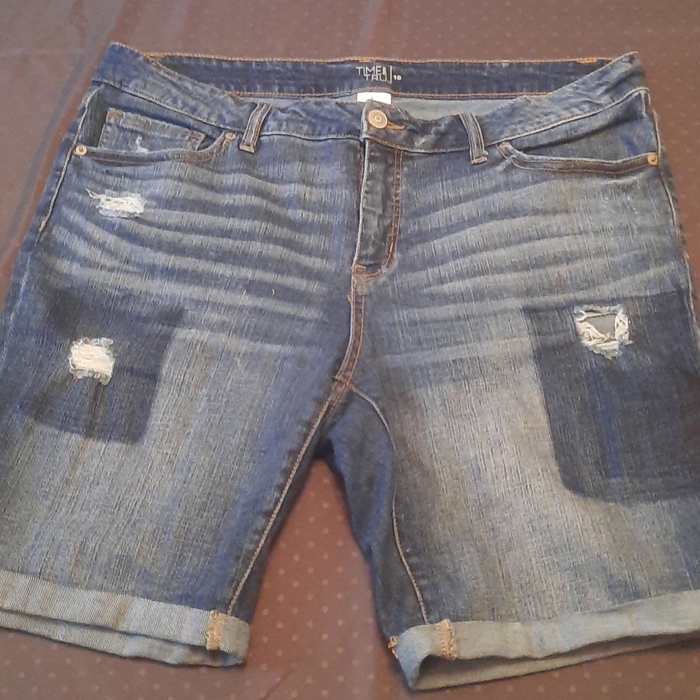 Time & Tru Bermuda shorts
